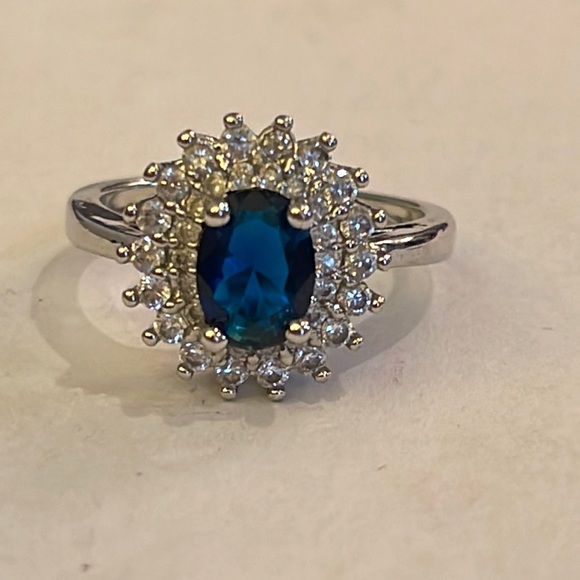 Ring size 8 - Picture 2 of 4